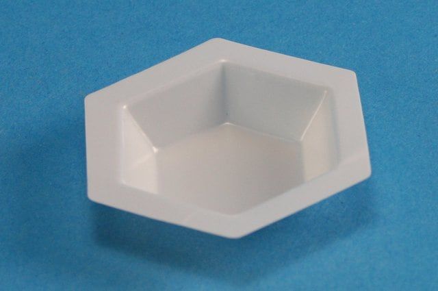 Hexagonal weighing boats