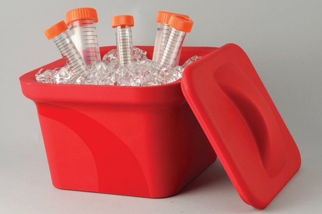 Magic Touch 2<sup>TM</sup> mini ice pan with lid