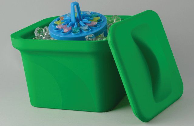 Magic Touch 2<sup>TM</sup> mini ice pan with lid